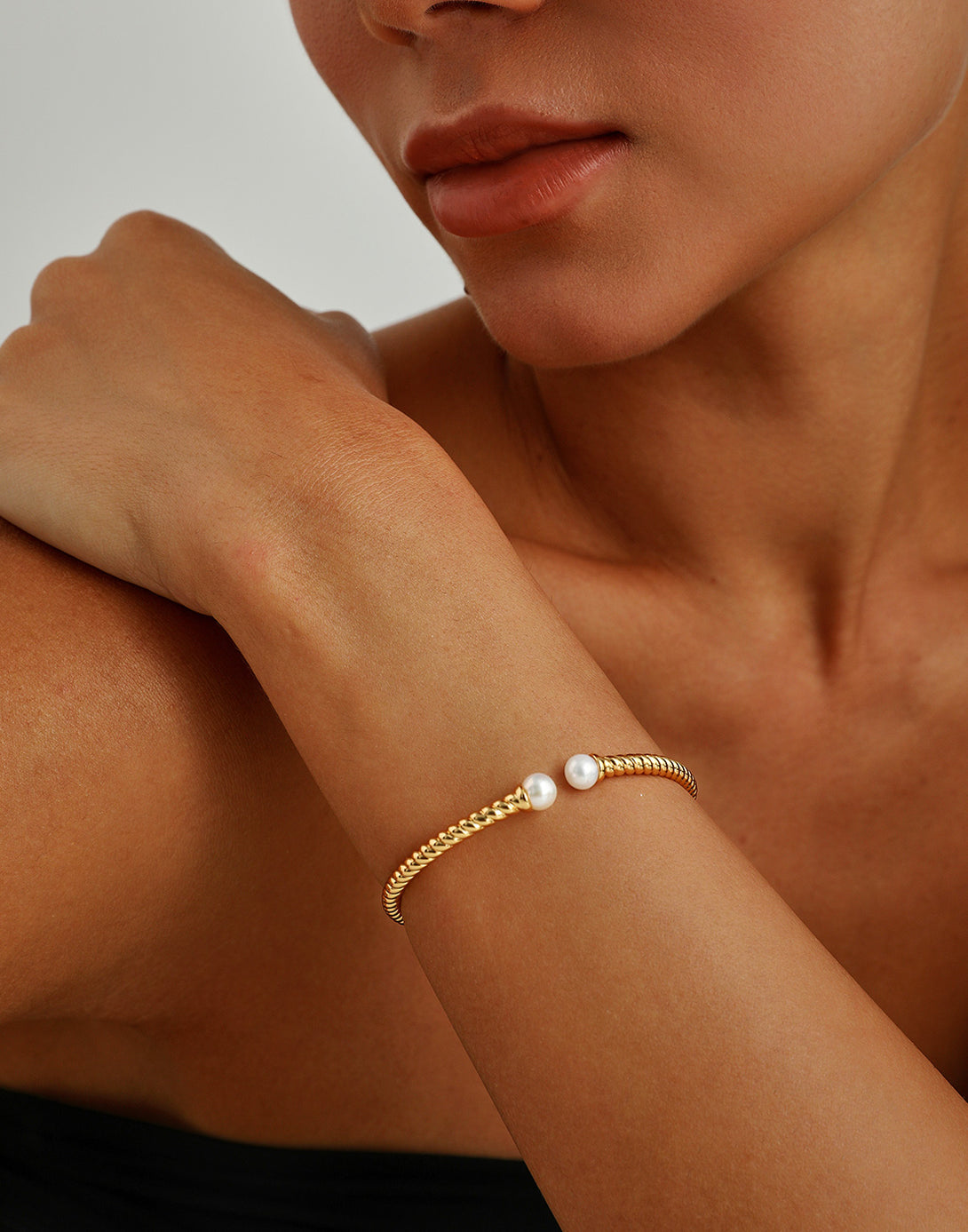 gold-bangle-bracelet